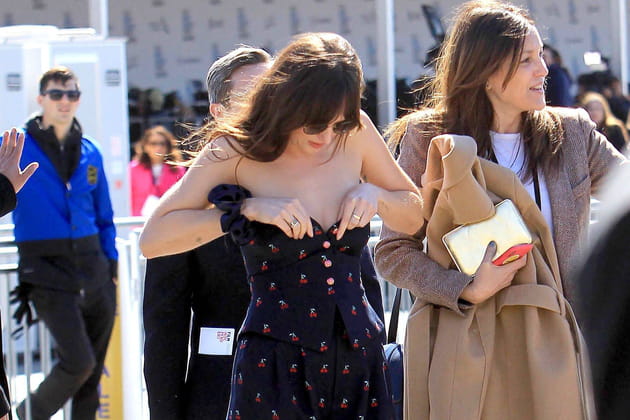 Dakota Johnson a fr&ocirc;l&eacute; l'accident