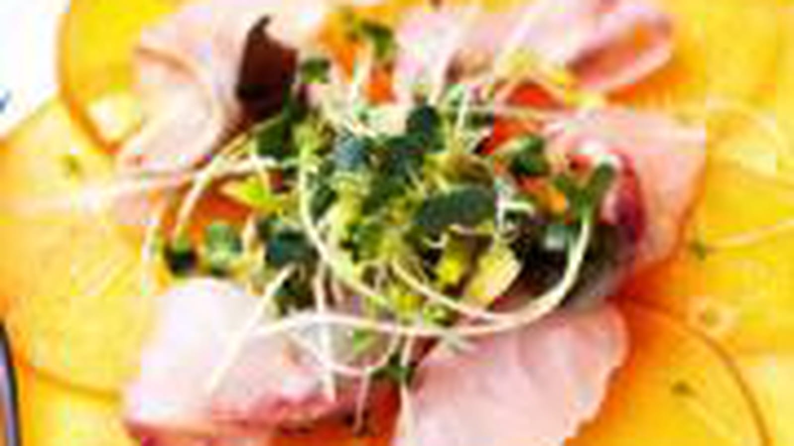 Carpaccio de Persimon & bar mariné au citron et à la fleur de sel
