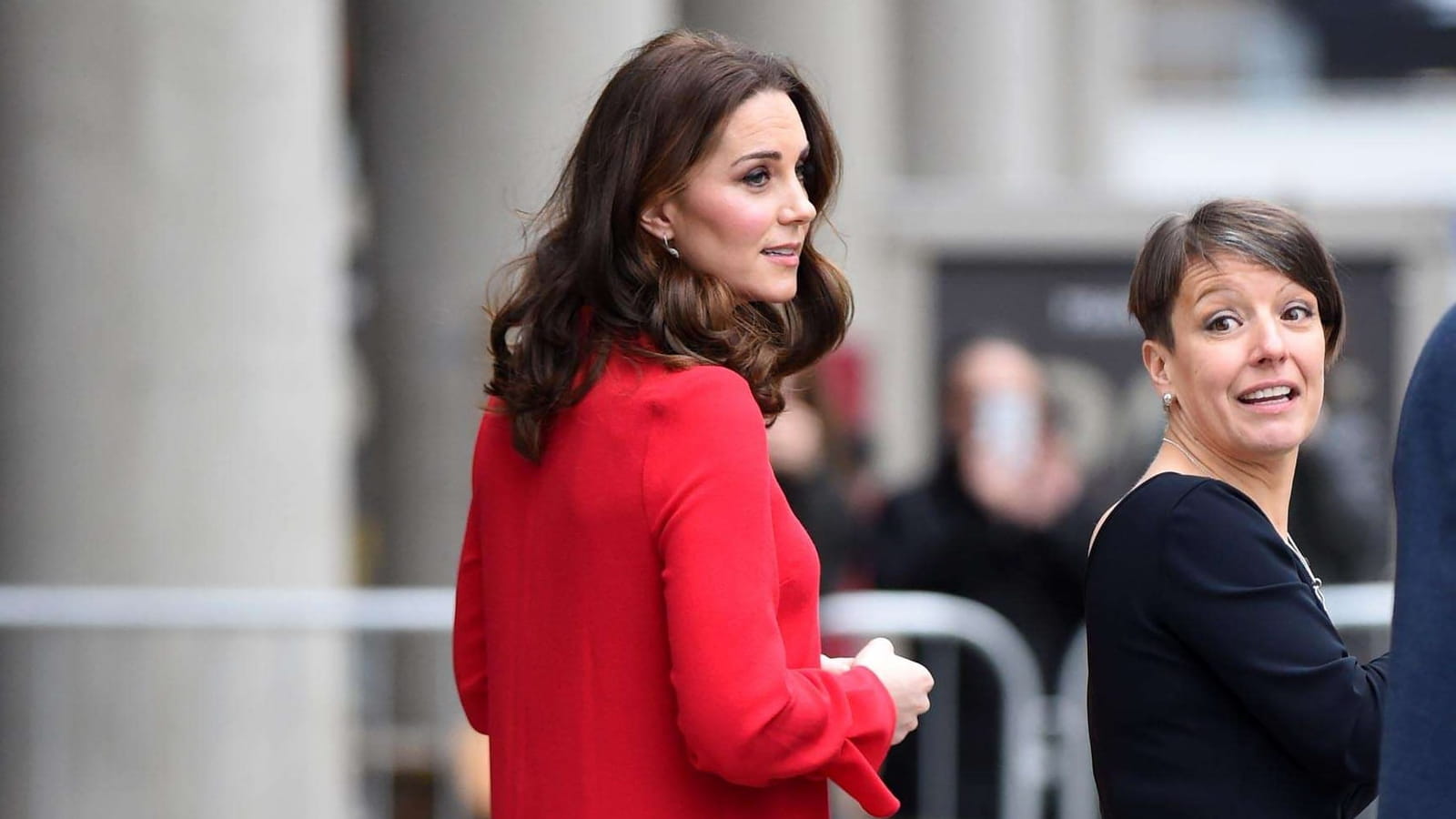 Une robe rouge