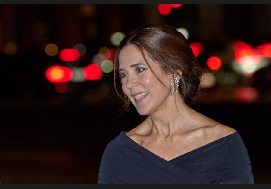 Mary de Danemark, &eacute;poustouflante avec son chignon loose