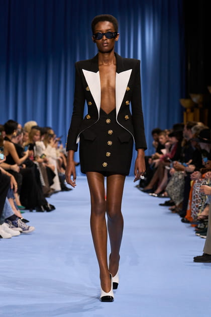 Look 1&nbsp;du d&eacute;fil&eacute; Balmain printemps-&eacute;t&eacute; 2024