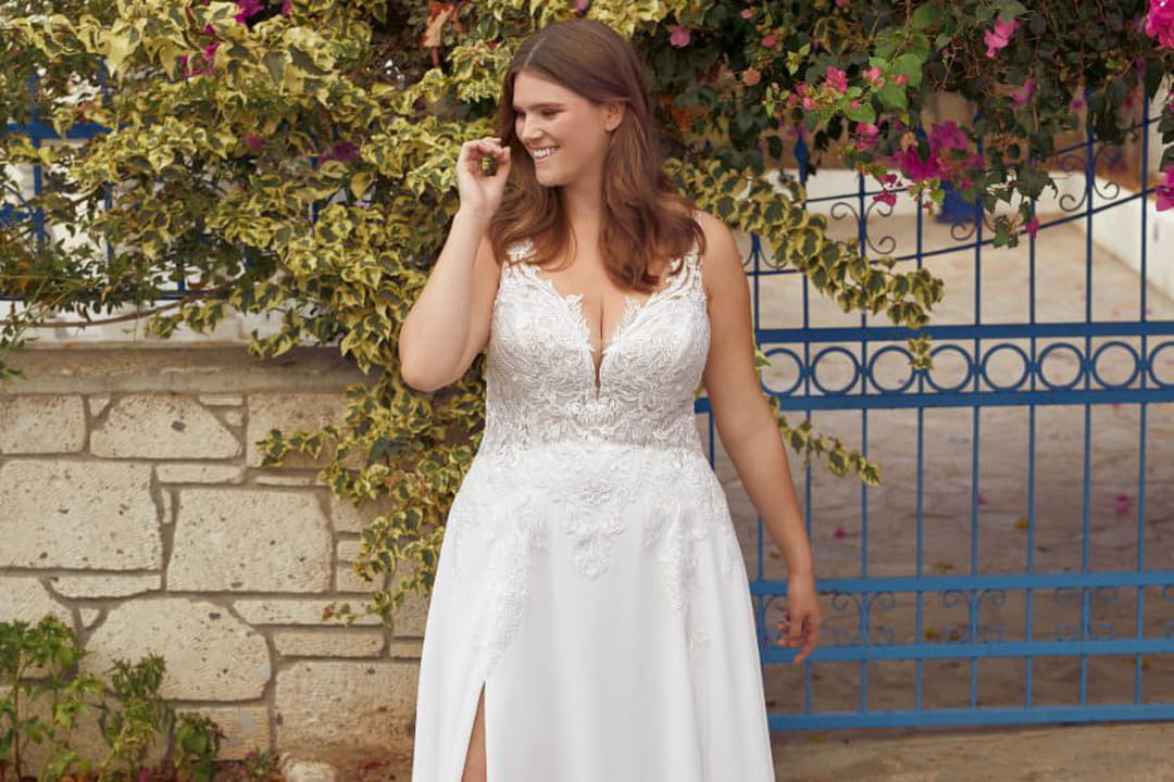 Robe de mariée grande taille et fendue