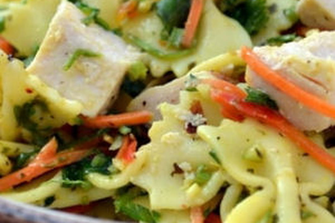 Salade de pâtes au poulet, vinaigrette moutarde et curry
