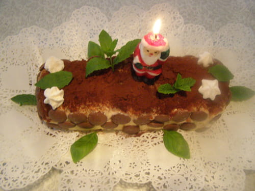 Bûche à la confiture de fraises et chocolat noir