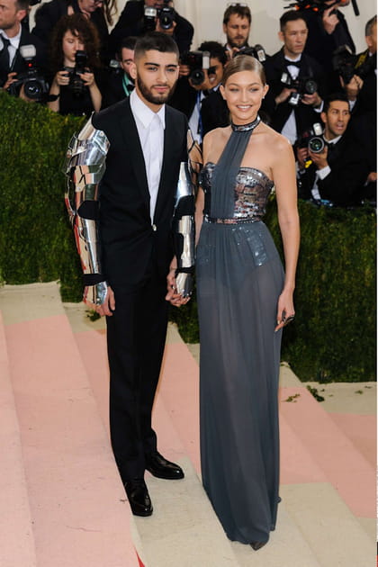 Gigi Hadid et Zayn Malik en Tommy Hilfiger et Versace