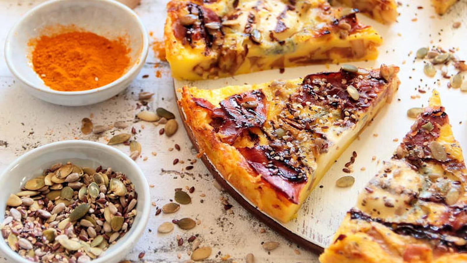 Quiche sans pâte aux pommes, chèvre et jambon cru