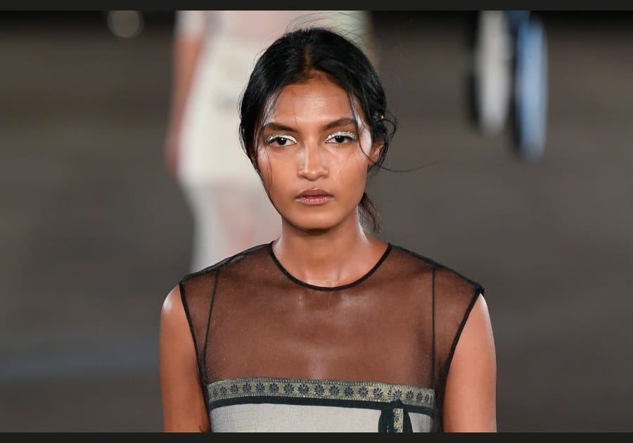 L'eye-liner paillet&eacute; de Tory Burch