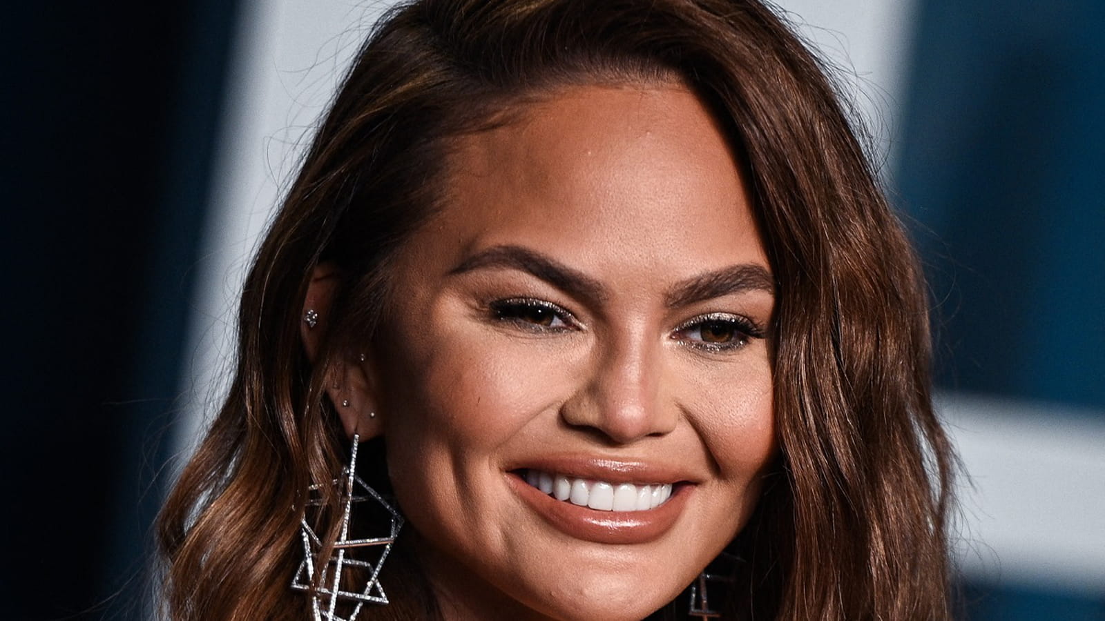 Chrissy Teigen sans frange