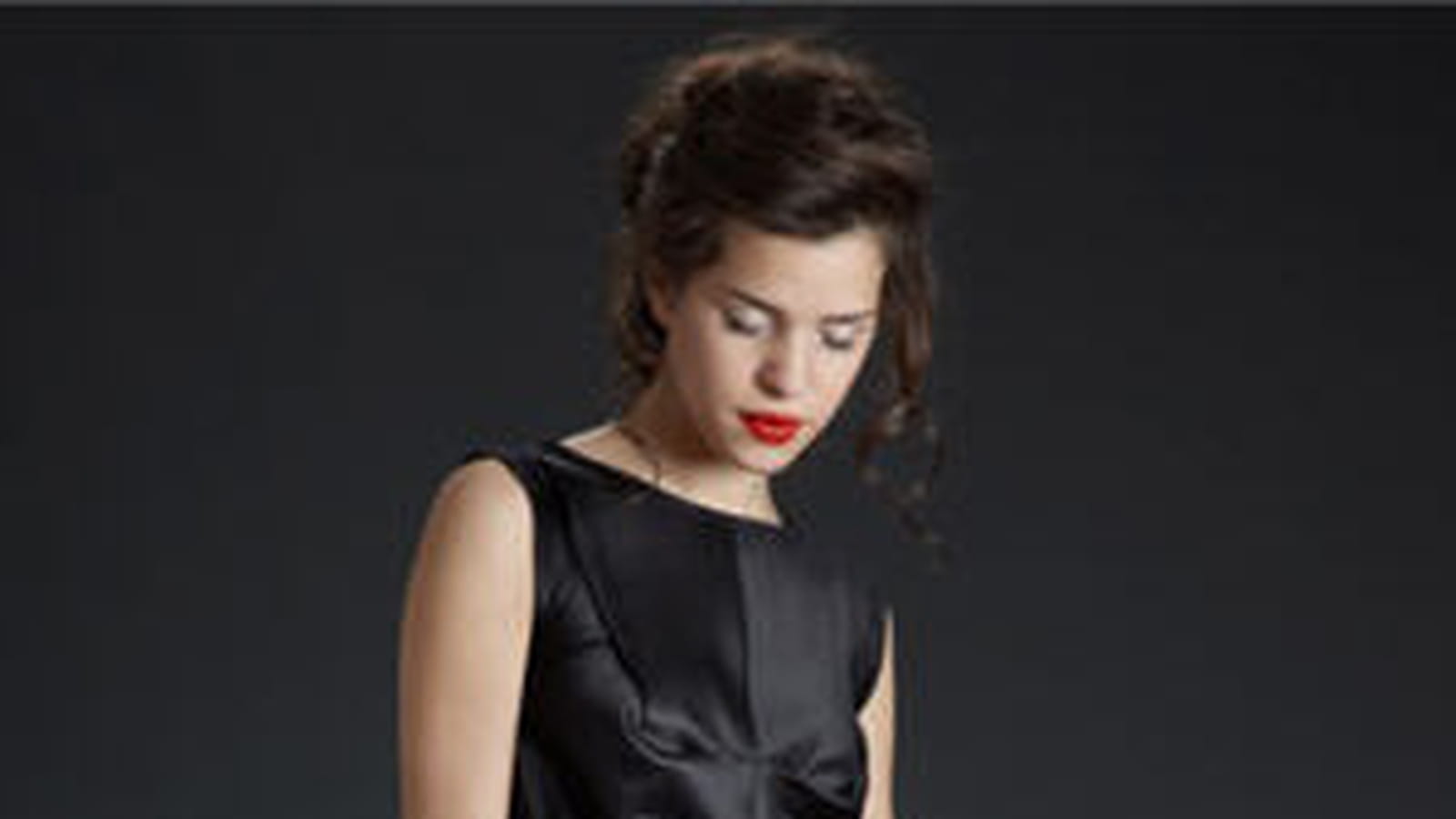 Robe noire de Karel Mills