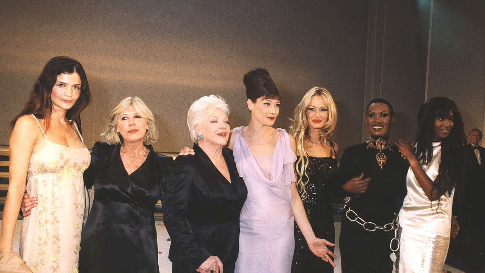 Au Bal de la rose en 1999 avec Carla Bruni, Grace Jones et Naomi Campbell