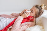 Décongestionnante et vasoconstrictrice : voici la meilleure huile essentielle contre le nez bouché