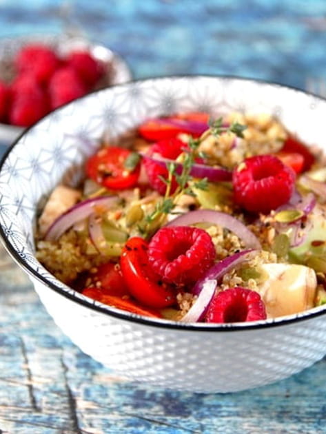 Salade healthy au quinoa, l&eacute;gumes et framboises