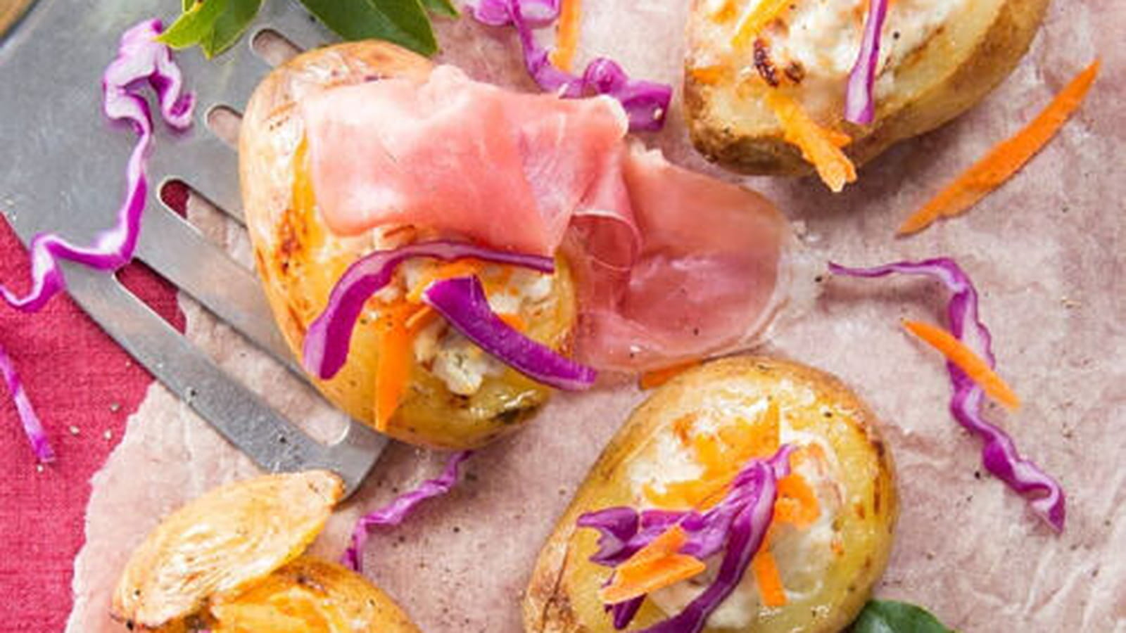 Pommes de terre farcies au fromage, Jambon de Parme et julienne de légumes