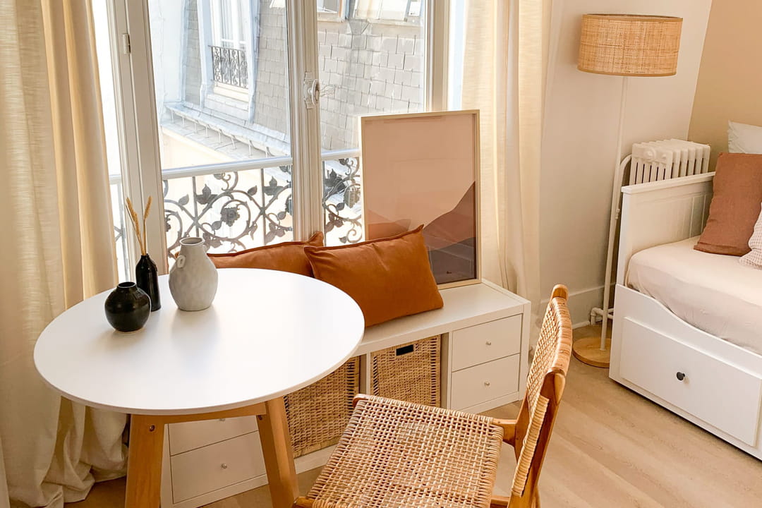 Après : un studio chaleureux qui fait le plein de rangements