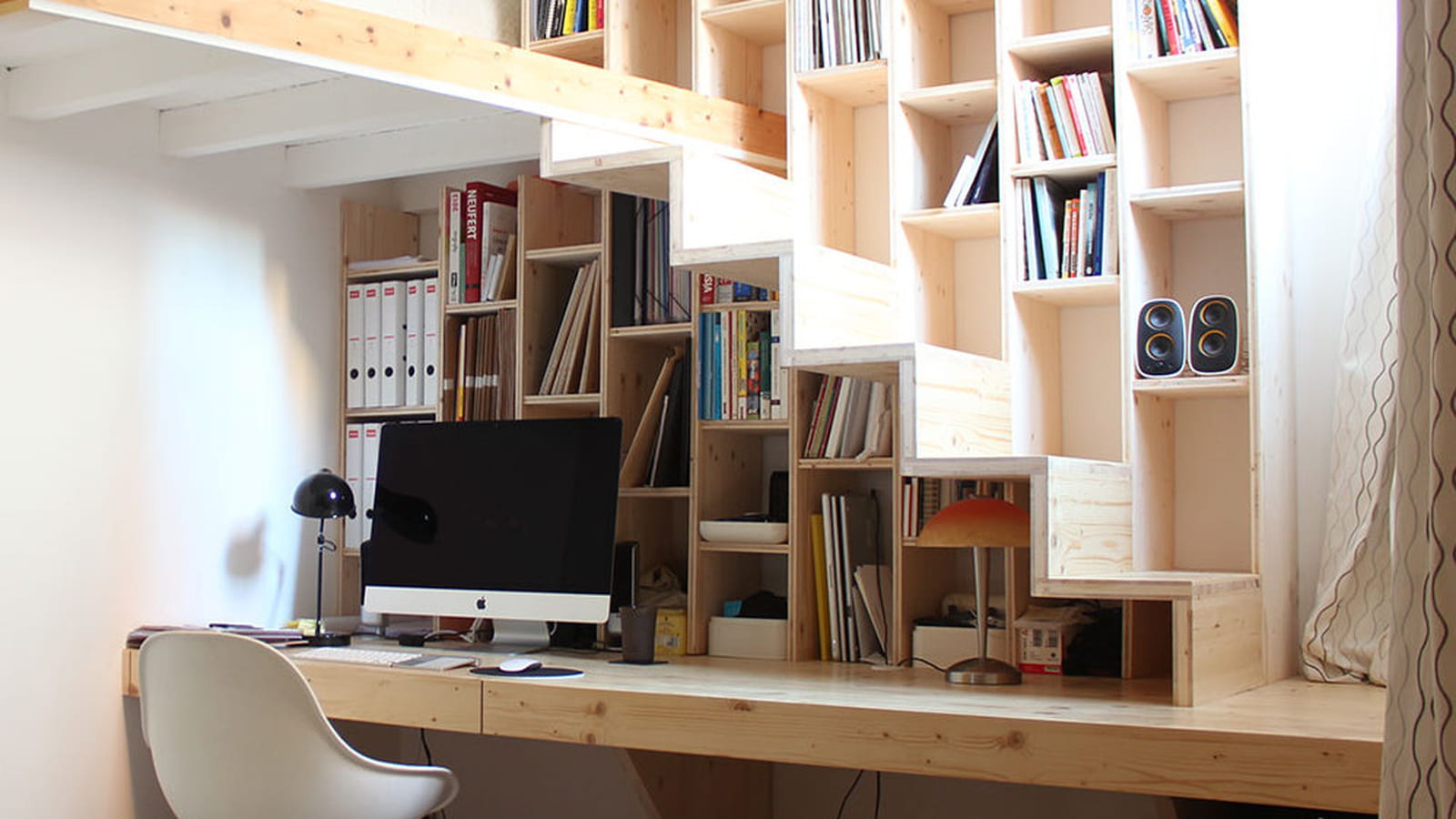 Bureau sous escalier