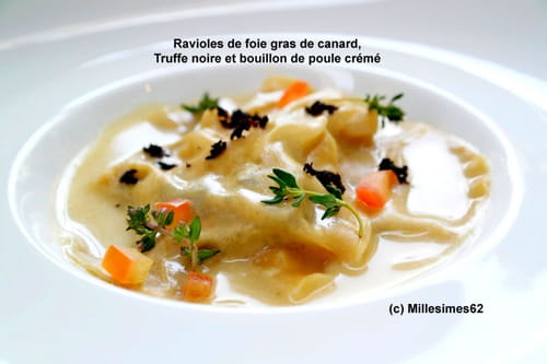 Ravioles de foie gras de canard, Truffe noire et bouillon de poule crémé