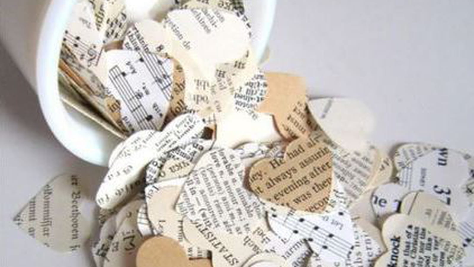Cœur en papier journal