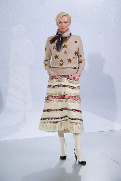 Tilda Swinton en pull et jupe en laine