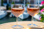 Moins de 10 calories par verre : ce vin rosé frais et fruité est bien plus léger que les autres