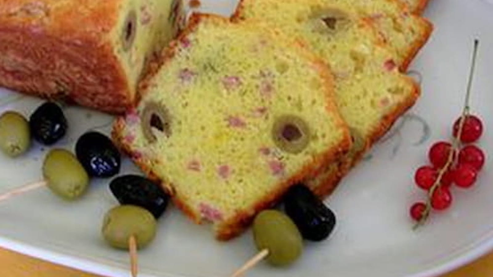 Cake aux olives et gruyère