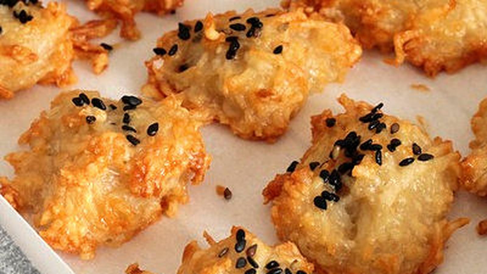 Biscuits apéritifs à l’emmental et au sésame noir