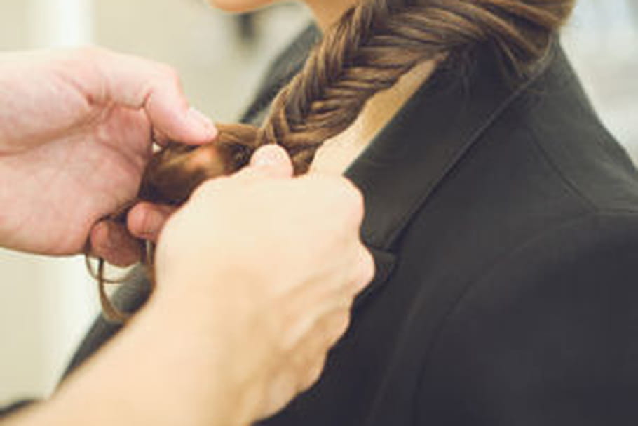 Réaliser une tresse épi pour un rendez-vous amoureux