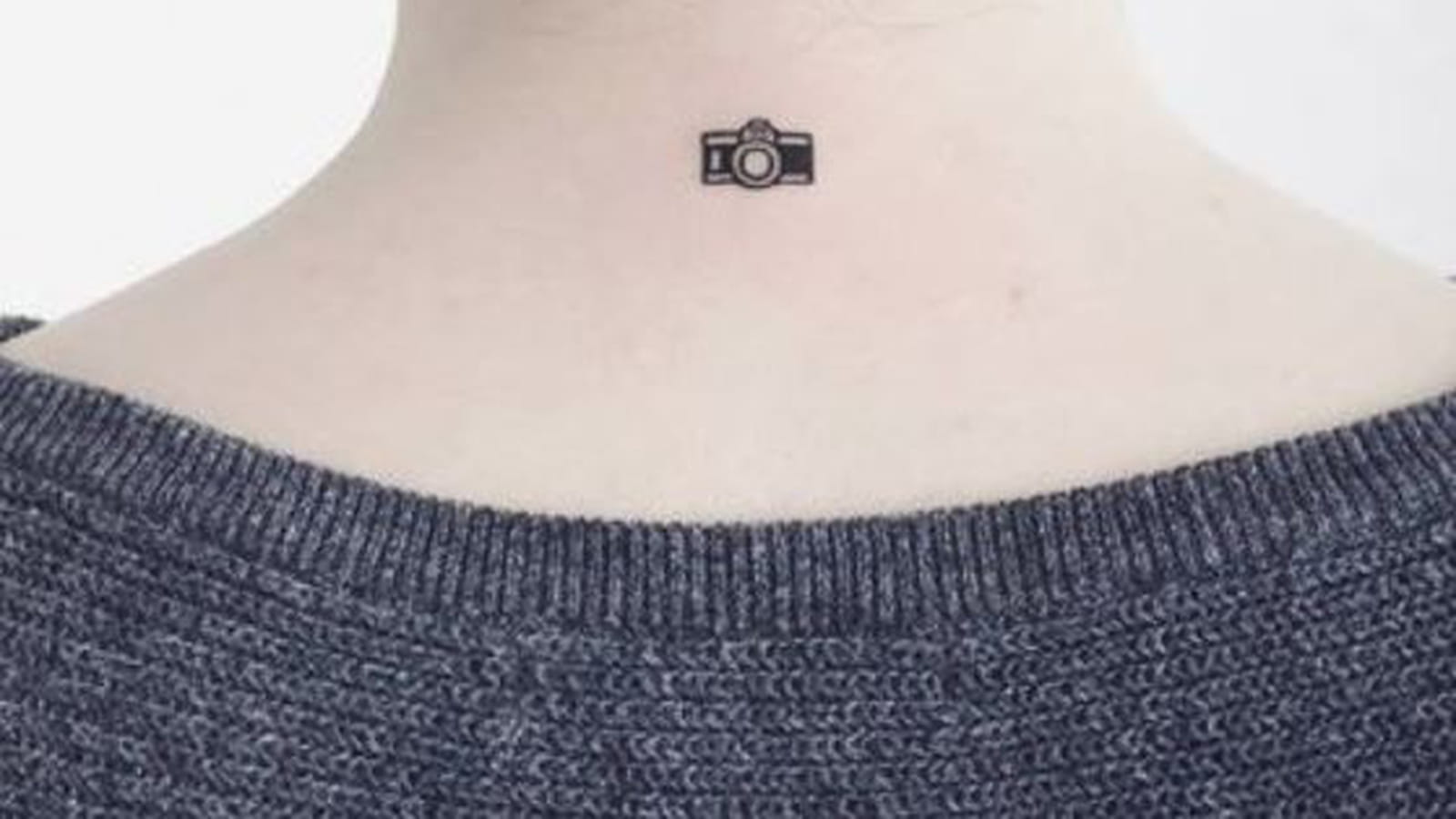 Appareil photo sur la nuque