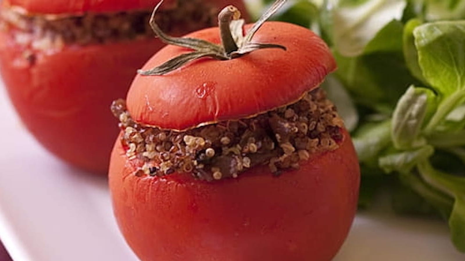 Tomates farcies au quinoa, morilles et magret de canard
