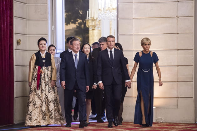 Les Macron, sur leur 31, pour recevoir le pr&eacute;sident de Cor&eacute;e du Sud et son &eacute;pouse
