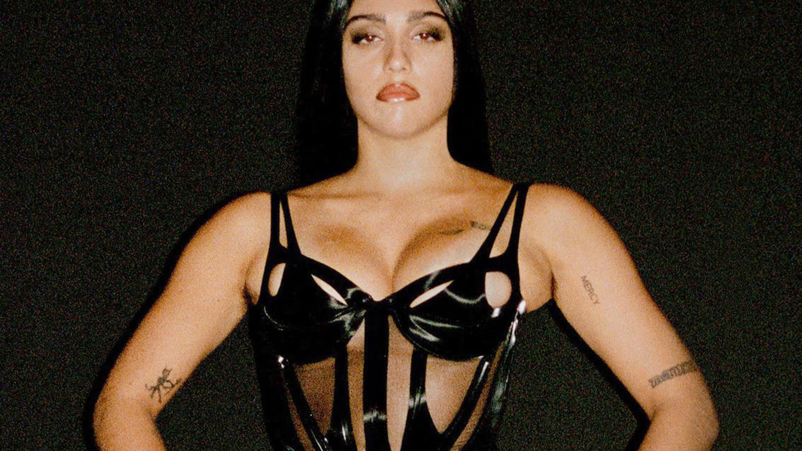 Lourdes Leon : tenue extra-sensuelle au défilé Mugler automne-hiver à Paris, en 2021
