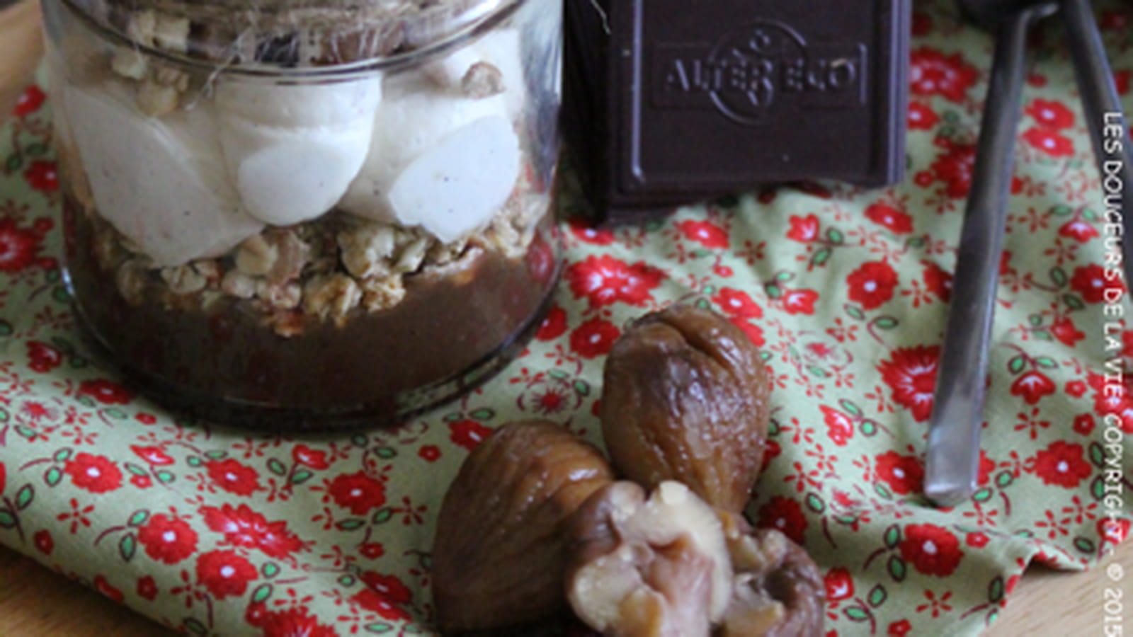 Verrines d'automne à la crème de marrons, muesli croustillant, crème mascarpone vanillée et chocolat