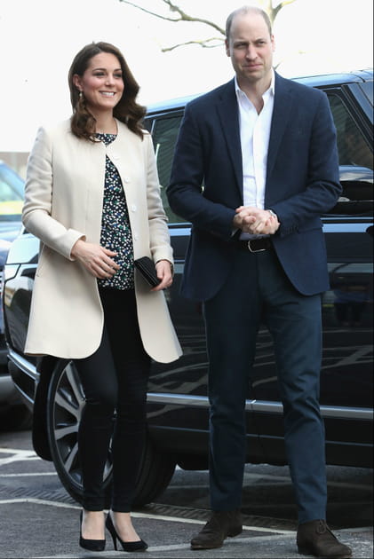 Kate Middleton&nbsp;en jean noir et veste beige