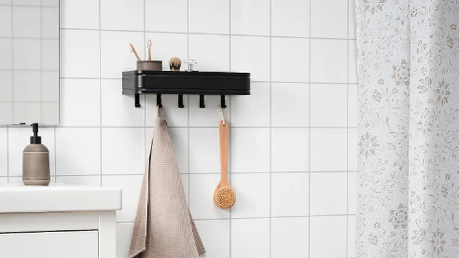 Etagère avec des crochets
