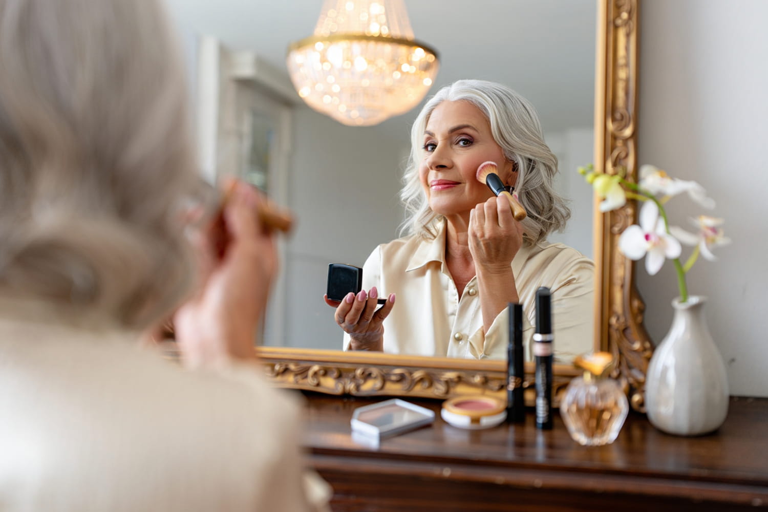 It is the only blush that sublimates mature skin