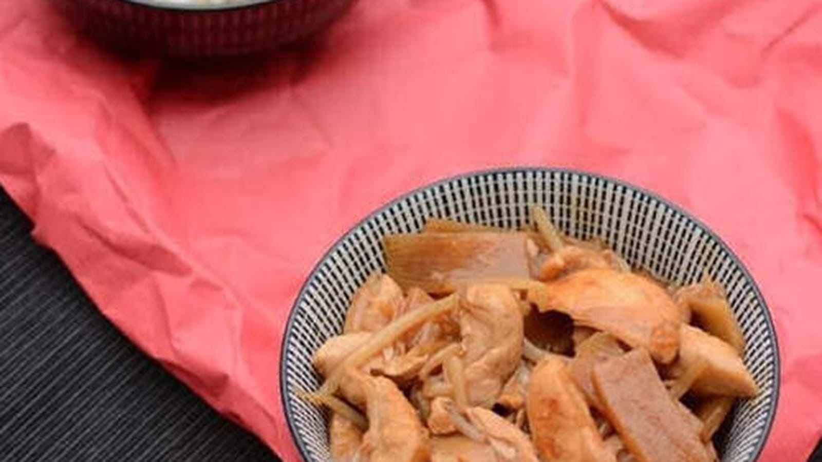 Poulet sauce soja, pousses de bambou et germes de soja