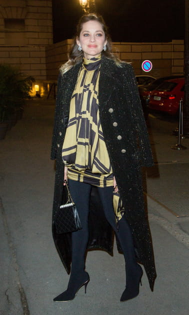 Marion Cotillard en manteau extra long