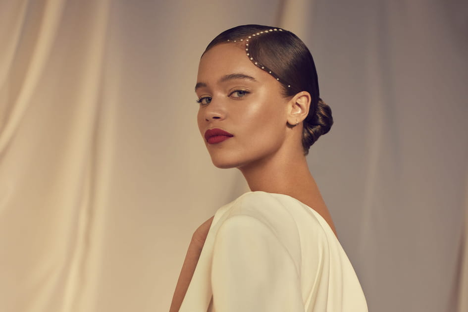 Le chignon &agrave; raie perl&eacute;