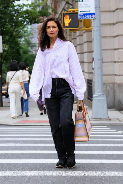 Katie Holmes en chemise blanche large