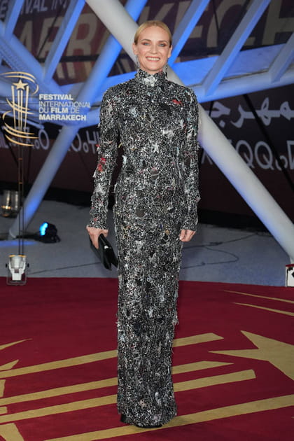 Diane Kruger en robe longue paillet&eacute;e et pochette noire