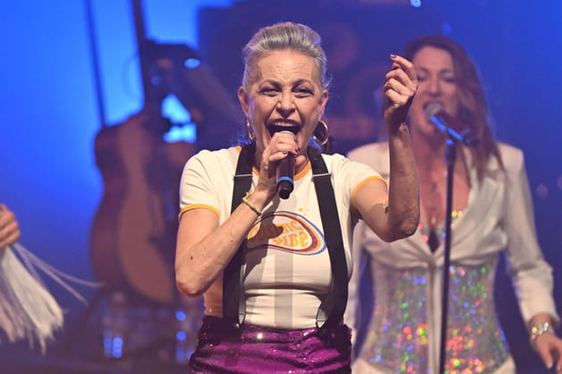 Lio fait le show dans le spectacle "Les années 80" au Dôme de Paris, en mars 2022