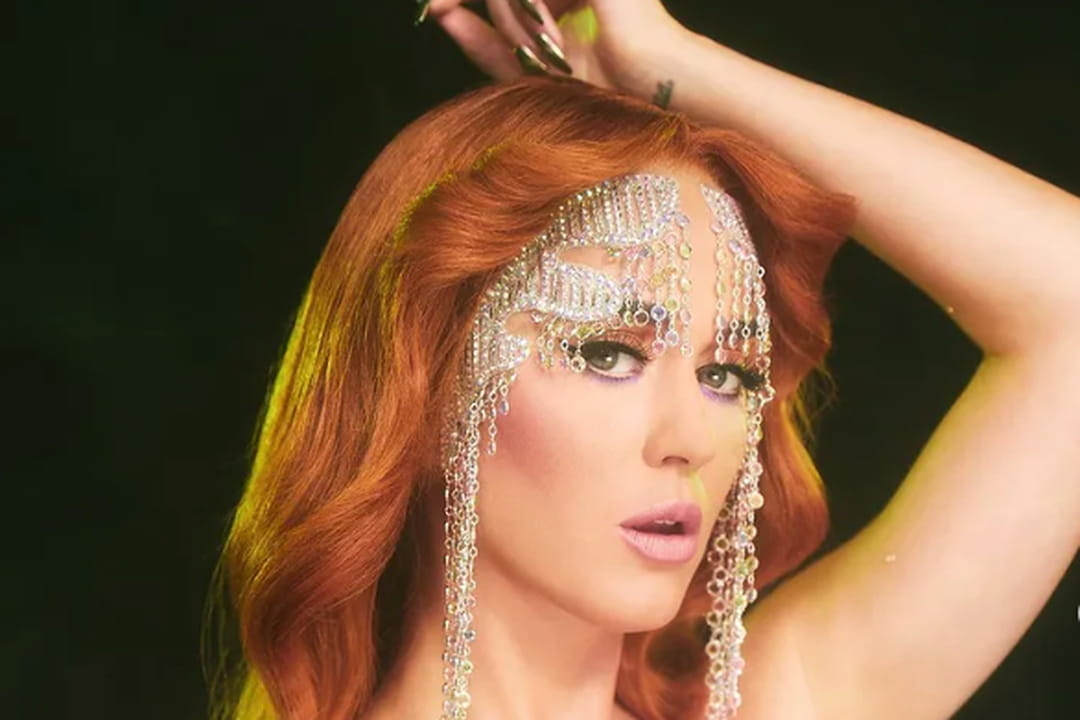 La perruque rousse glossy de Katy Perry