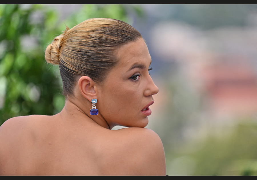 Ad&egrave;le Exarchopoulos, parfaite avec son chignon plaqu&eacute;