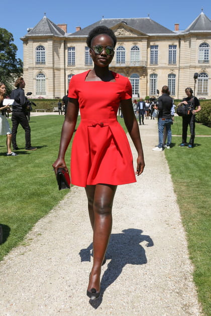 Lupita Nyong'o au d&eacute;fil&eacute; Christian Dior