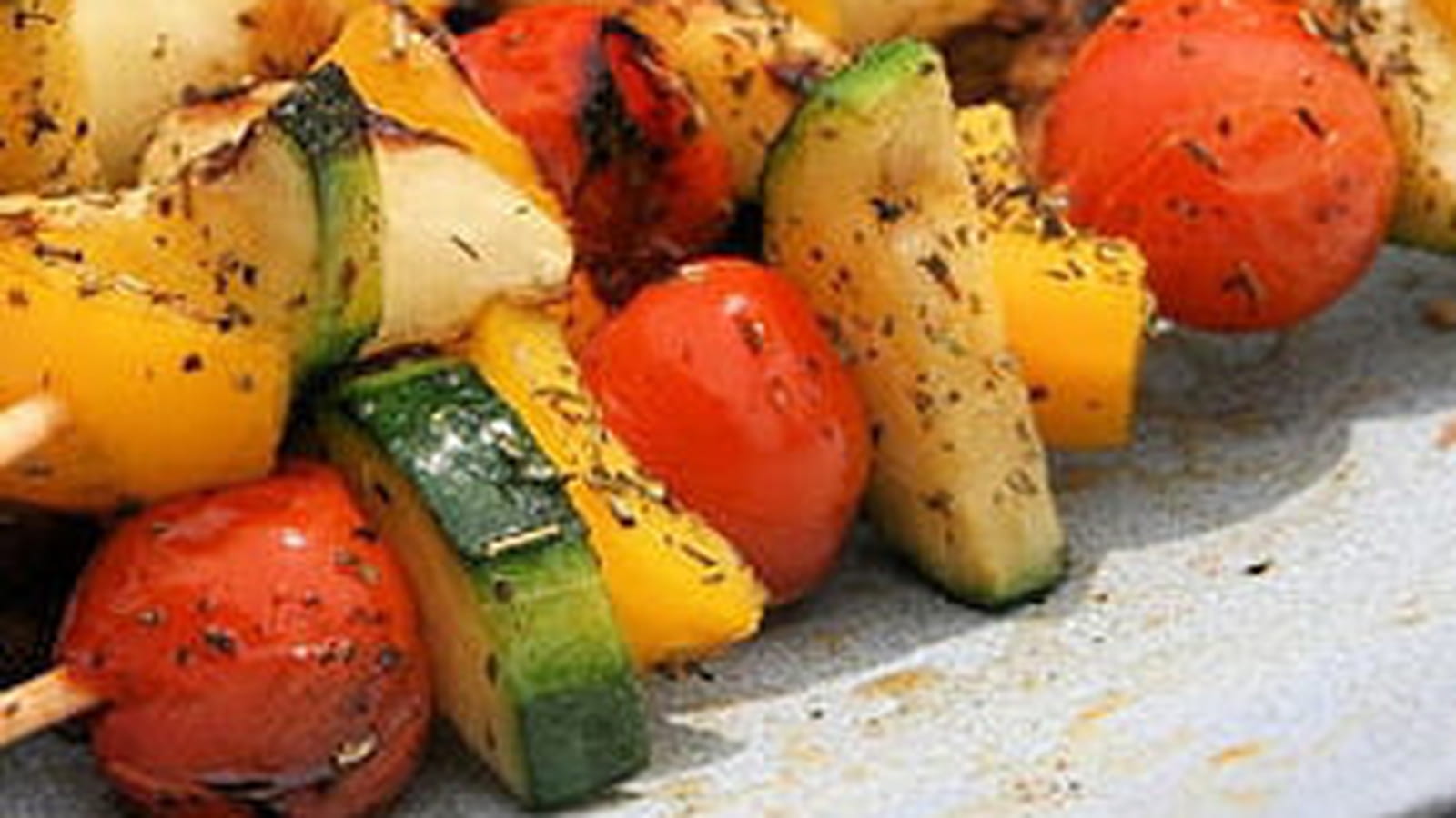 Brochettes de légumes marinés
