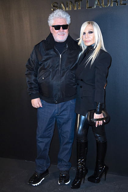 Pedro Almodovar et Donatella Versace au défilé Saint Laurent