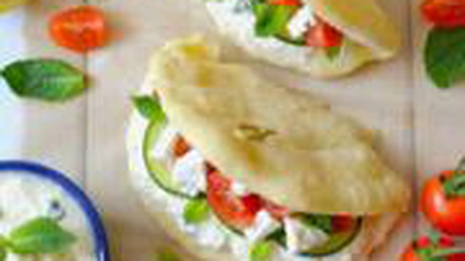 Pain pita, façon Gyros: tzatziki, concombre, tomates & feta