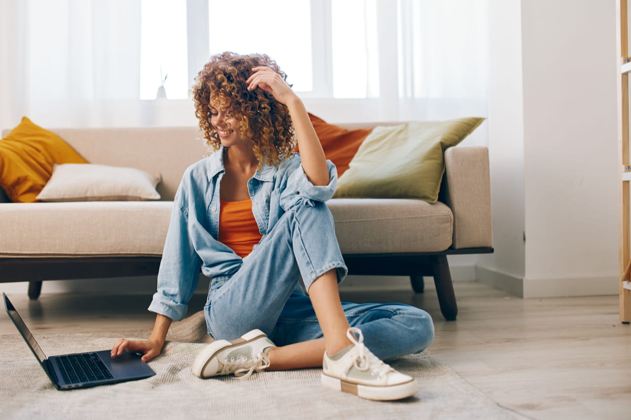 Tout le monde fait l'erreur avec son jean, voici la vraie frÃ©quence de lavage pour le garder...