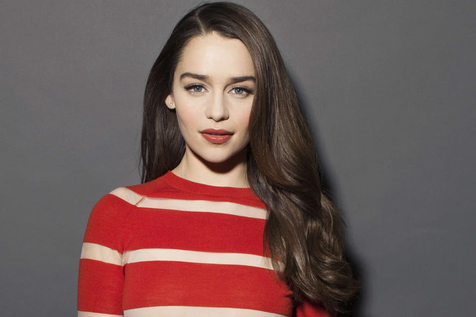 Les cheveux boucl&eacute;s d'Emilia Clarke