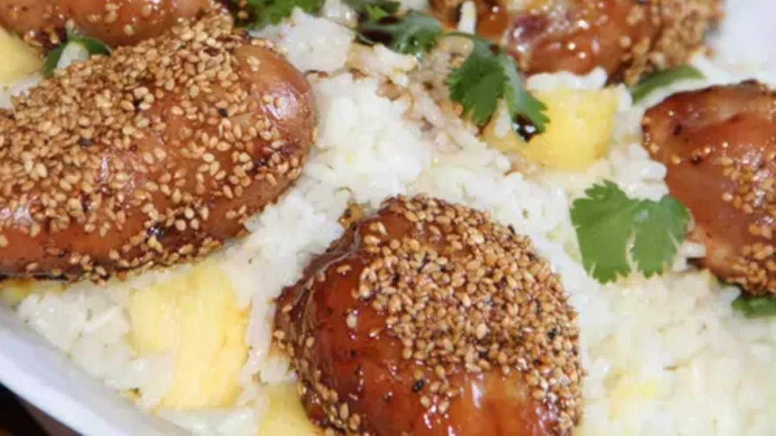 Salade de riz californienne au poulet épicé