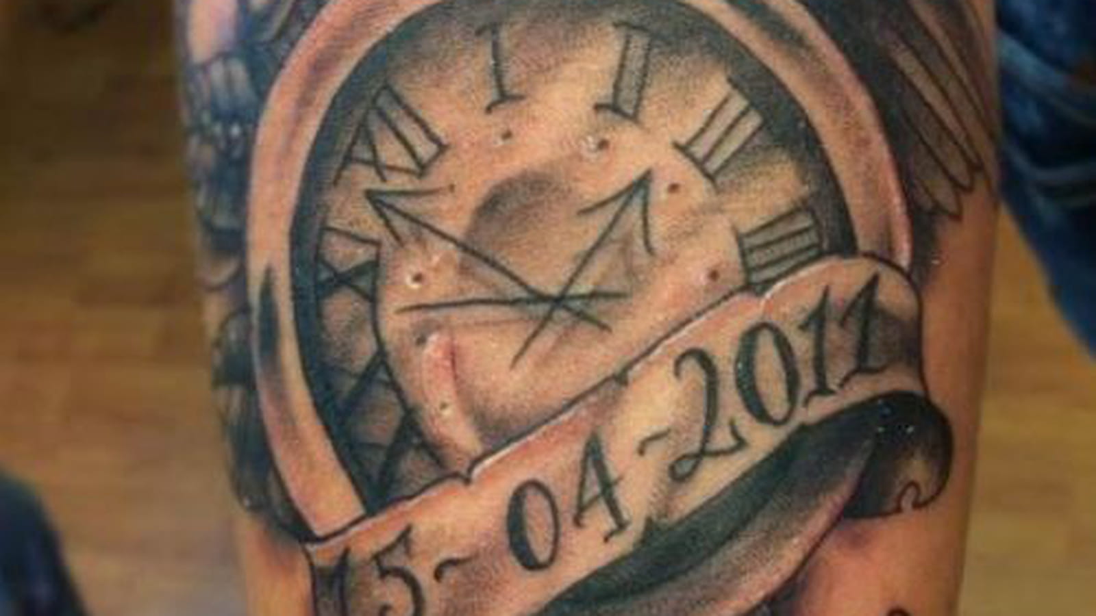 Horloge avec date sur l'avant-bras